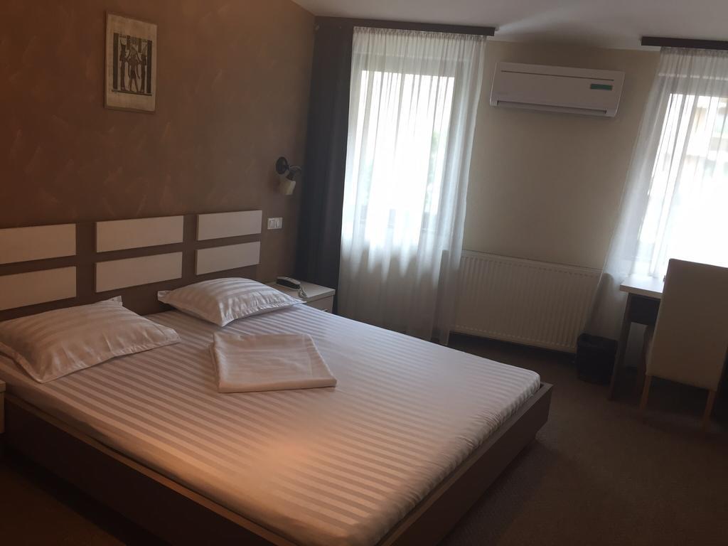 Pension Cleopatra Târgu-Mureş Zewnętrze zdjęcie